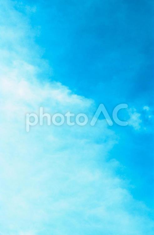 淡い空と雲で背景用のイメージ素材 青空,雲,青の写真素材