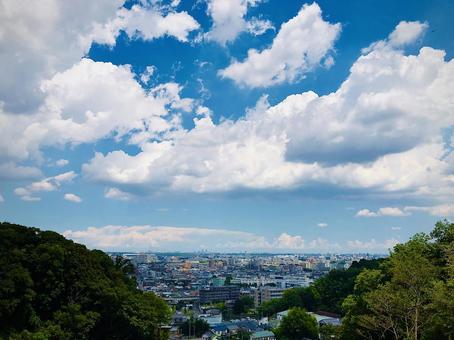 東京郊外、稲城市の真夏の遠景 東京郊外、稲城市の真夏の遠景 夏空,白い雲,稲城市の写真素材