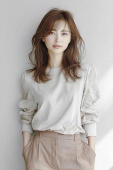 上品なファッションの若い女性モデル 上品なファッションの若い女性モデルの写真