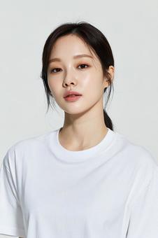 親しみやすい雰囲気:美しさが光る女性 親しみやすい雰囲気:美しさが光る女性の写真