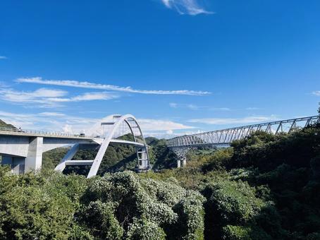 海にかかる2つの橋 天門橋,天城橋,晴れの写真素材