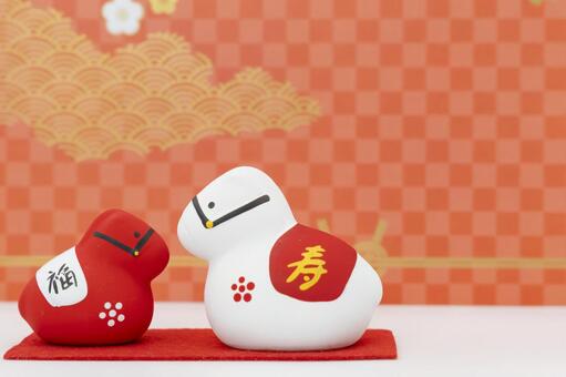午年の干支の置物2体と和柄の赤背景 午年,干支,置物の写真素材