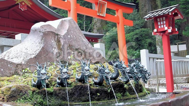 夏の暑い日の箱根九頭龍神社の御神水 九頭龍神社,パワースポット,箱根神社の写真素材
