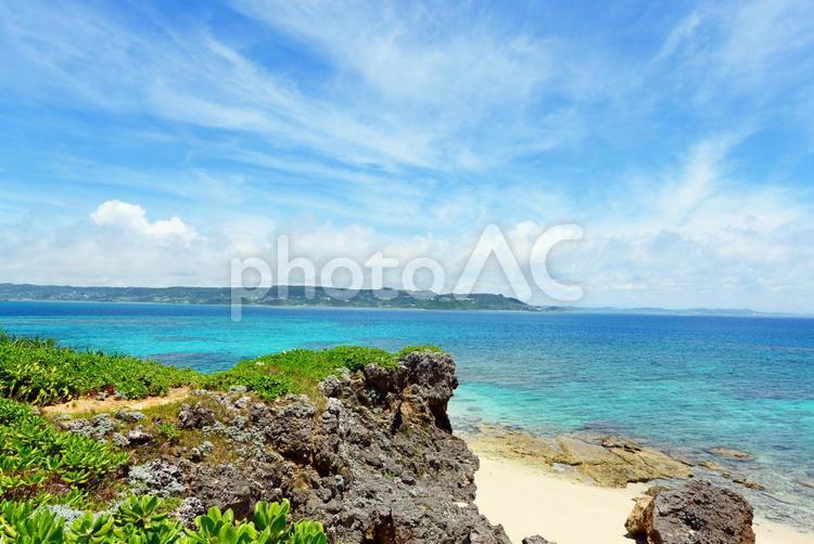 沖縄の青い海とさわやかな空 沖縄,海,ビーチの写真素材