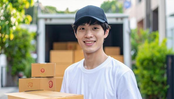 ドライバーの若い日本人男性 ドライバーの若い日本人男性の写真