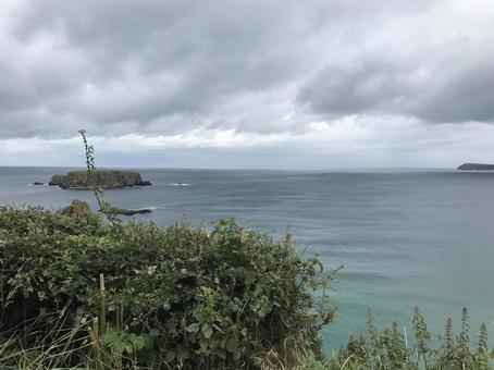 アイルランド、モハーの断崖近くの海 アイルランド、モハーの断崖近くの海の写真