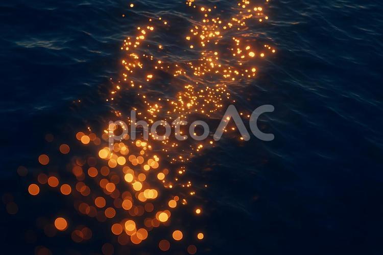 煌めく水面の粒 水面,光の反射,粒子の写真素材