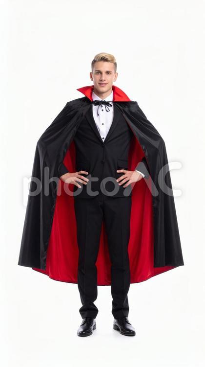 白い背景でポーズをとる金髪の吸血鬼 ハロウィン,吸血鬼,コスプレの写真素材