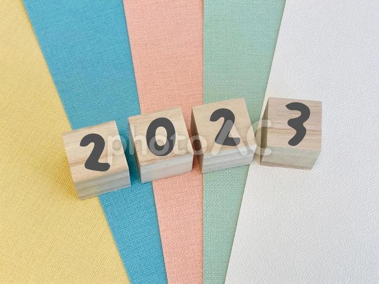2023と書いてあるブロック（カラフル） 2023,2023年,カラフルの写真素材