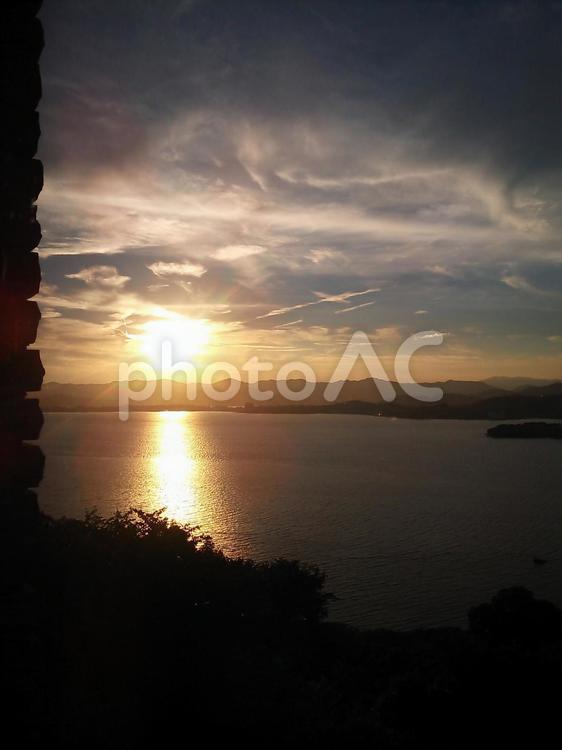 海に落ちる夕日の道 旅,空,視点の写真素材