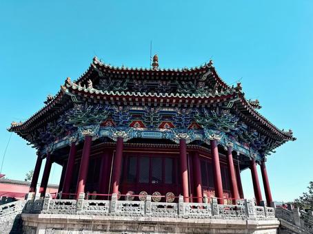 瀋陽故宮博物院にある王座のある建物の写真