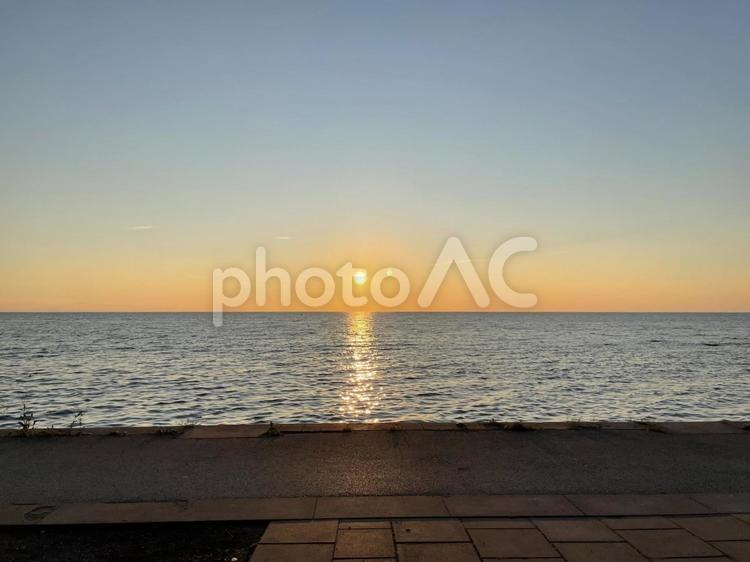バルト海に沈む夕日と海 夕陽,夕日,海の写真素材