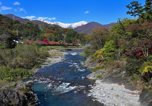 笹笛橋から望む谷川岳と利根川1 谷川岳,利根川,笹笛橋の写真素材