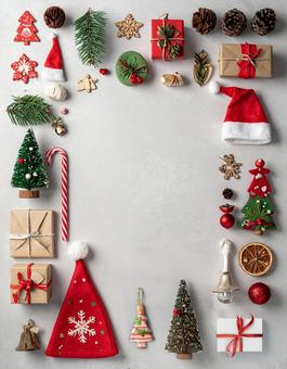 クリスマス小物で囲まれた背景フレーム クリスマス小物で囲まれた背景フレームの写真