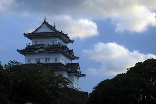 夕闇の小田原城 小田原城,城郭,天守閣の写真素材