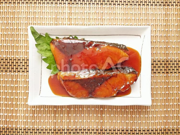 ぶりの照り焼き　上から見た画 ぶり,照り焼き,魚の写真素材
