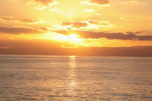 夕陽と海 夕日,海,空の写真素材