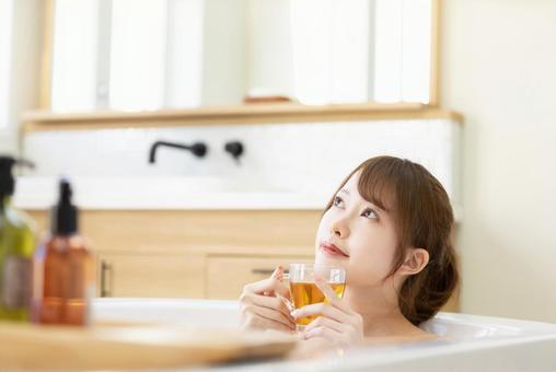 おこもり美容 バスタイム おこもり美容 バスタイム 女性,人物,バスタイムの写真素材