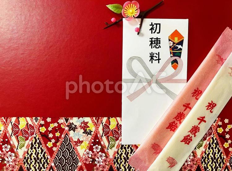 【七五三】初穂料の封筒と和柄の背景 七五三,初穂料,祈願の写真素材