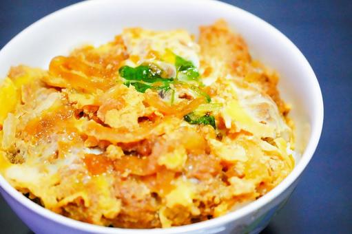 かつ丼 食事,食卓,かつ丼の写真素材
