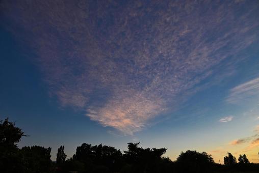 Southwestern sky at dusk 2025/7/7, JPG Southwestern sky at dusk 2025/7/7, JPG