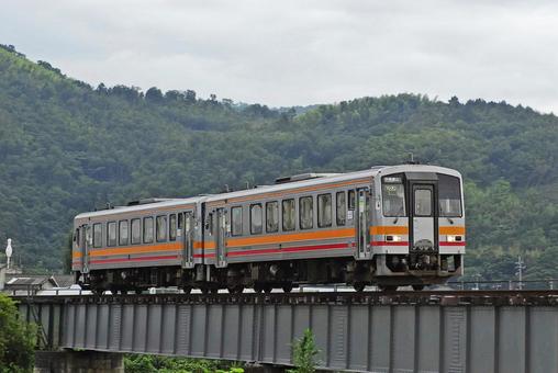 キハ120 姫新線 ディーゼルカー キハ120 姫新線 ディーゼルカー 鉄道,電車,線路の写真素材