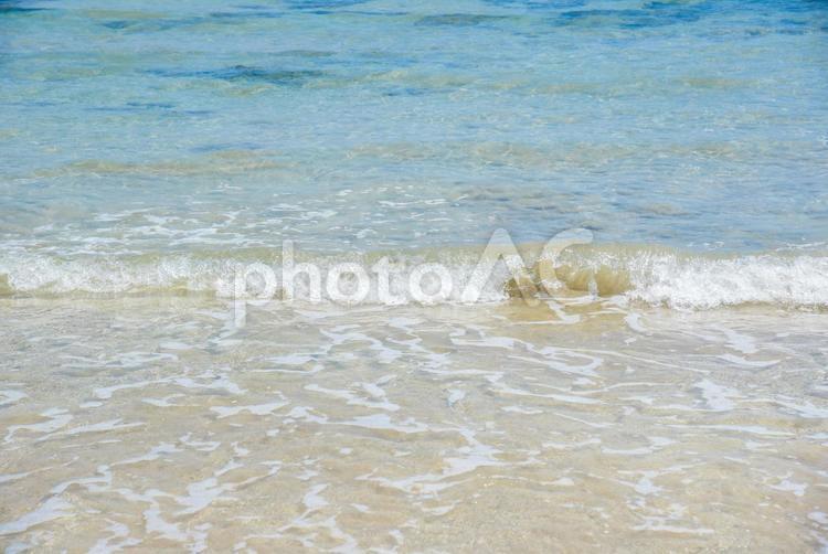 背景　砂浜と海の水面 海,背景,砂浜の写真素材