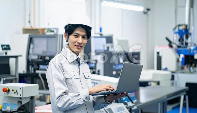 工場の三次元測定機を使う作業服の男性 三次元測定機,男性,作業員の写真素材