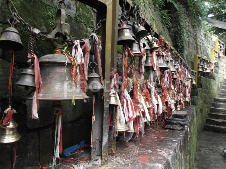 ネパール・カトマンズ、ヒンドゥー教の祈りの鐘、2013年 ネパール,アジア,祈りの写真素材