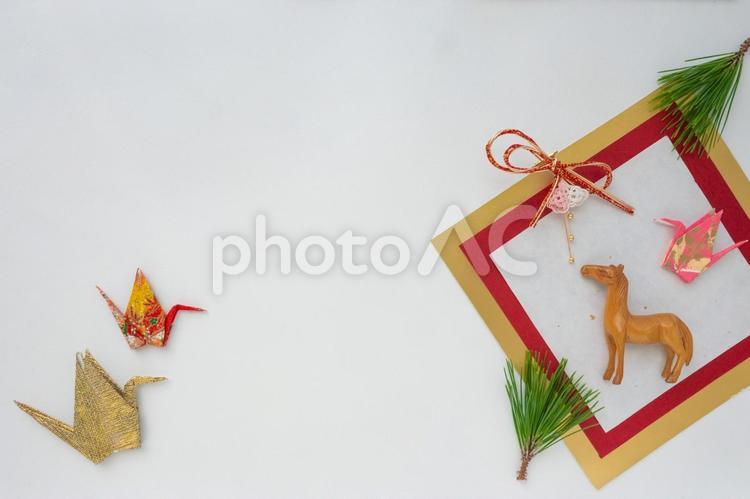 華やかな背景の干支【午】 2026年,干支,午の写真素材