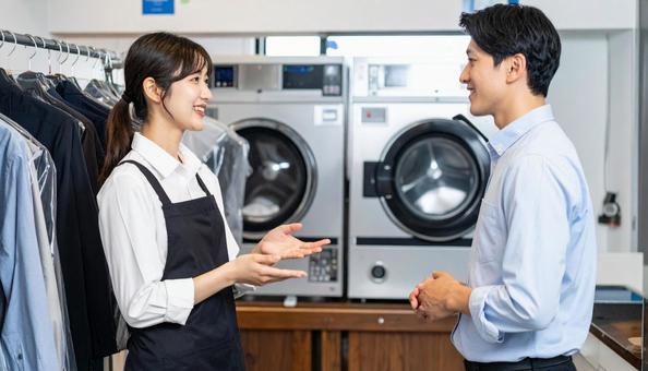 クリーニング店の日本人女性スタッフ クリーニング店の日本人女性スタッフの写真