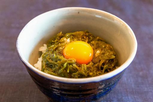 めかぶ玉子かけご飯 めかぶ玉子かけご飯の写真