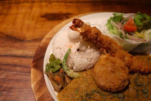 Photo, seafood curry, fried shrimp, ground meat cutlet, 