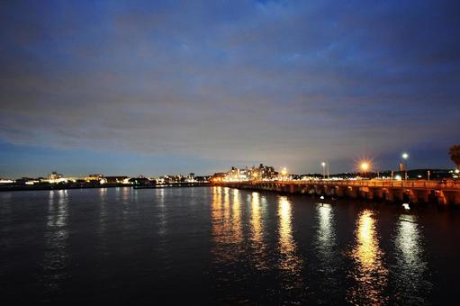 江の島から見た江の島大橋と湘南の夜景 江ノ島,江の島,江の島大橋の写真素材