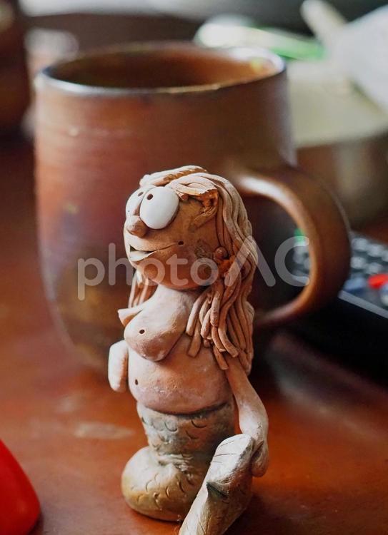 備前焼の湯飲みと陶人形 人形,焼き物,陶器の写真素材