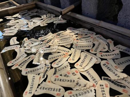 下鴨神社のみたらし祭の足形祈祷木 下鴨神社のみたらし祭の足形祈祷木の写真