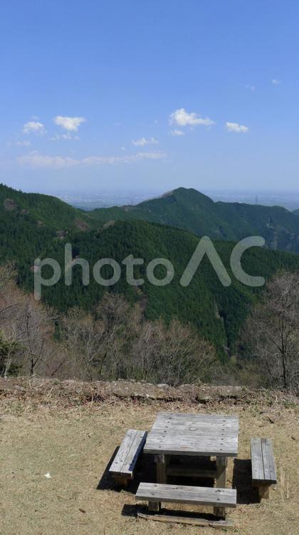 山の休憩所・御岳山・長尾平 ベンチ,テーブル,アウトドアの写真素材