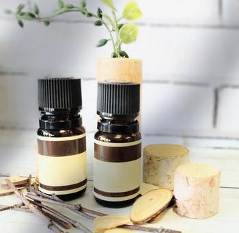 ラベル付き ウッディなアロマオイル アロマ,アロマオイル,ボトルの写真素材