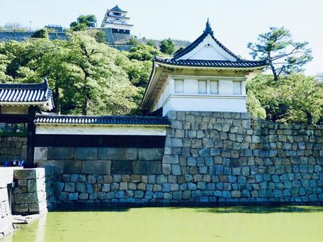 丸亀城大手門と天守2 丸亀城,丸亀市,城の写真素材