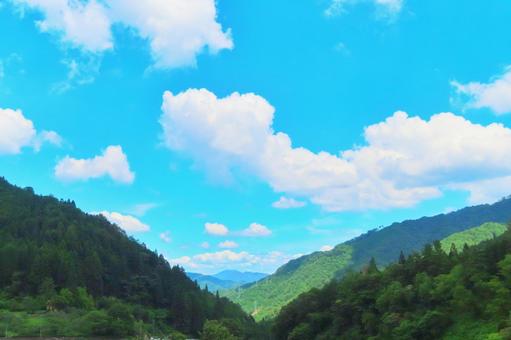 青空と新緑の山々 青空と新緑の山々 青空,空,山の写真素材