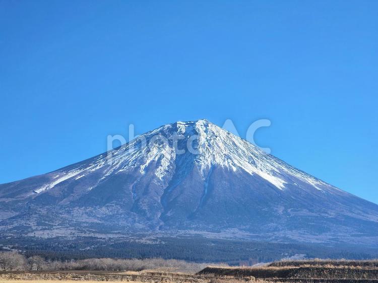 荒々しい大沢崩れ 富士山,大沢崩れ,冠雪の写真素材
