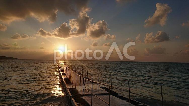 海と夕焼け 海,夕焼け,夕日の写真素材