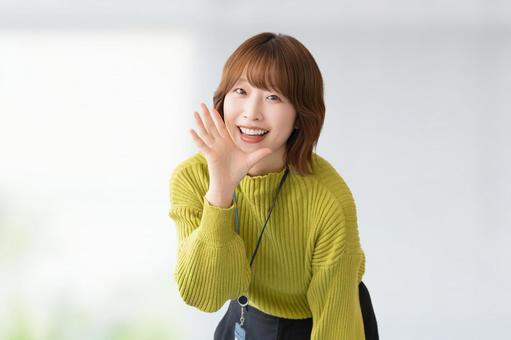 呼びかける笑顔の女性・ビジネスウーマン 呼びかける笑顔の女性・ビジネスウーマン 女性,呼びかける,笑顔の写真素材