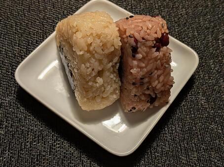 小雪過ぎの持ち帰りおにぎり おむすび,持ち帰り弁当,テイクアウト弁当の写真素材