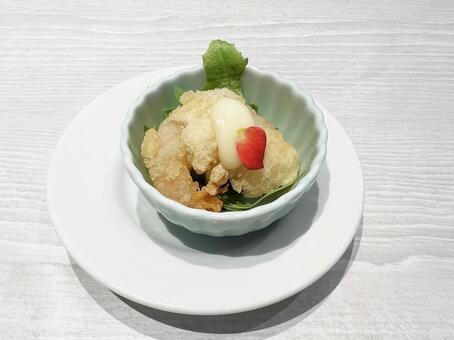 小鉢に盛られた点心のエビフライ エビフライ,小鉢,マヨネーズの写真素材