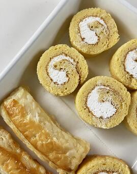 ロールケーキとパイ ロールケーキ,ケーキ,パイの写真素材