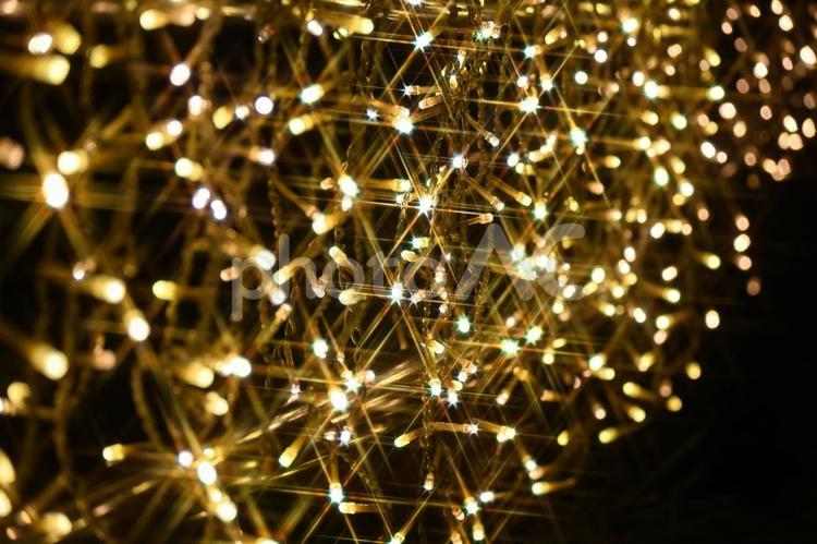 黄色のイルミネーション・クロスフィルターによる光芒 黄色,イルミネーション,光芒の写真素材