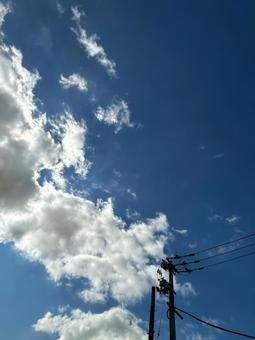 雲、青空、電柱、空 雲、青空、電柱、空の写真