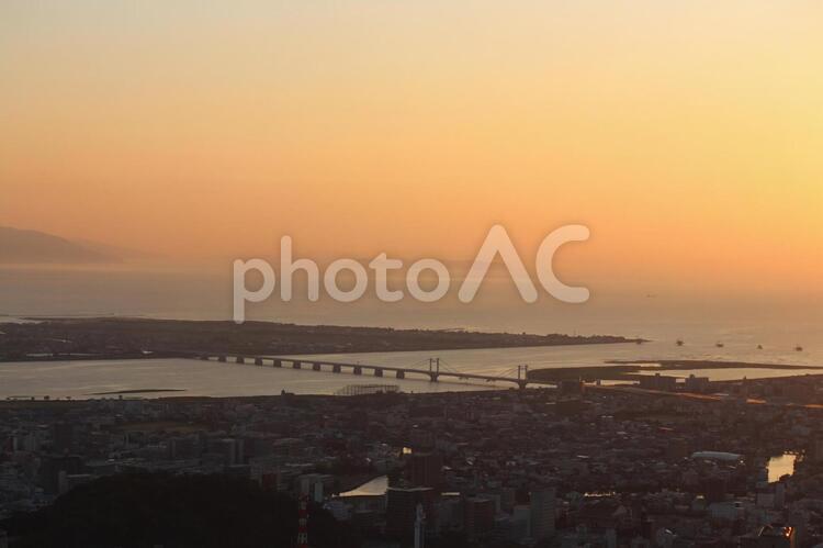 朝日を浴びるしらさぎ大橋 徳島,朝日,徳島市の写真素材