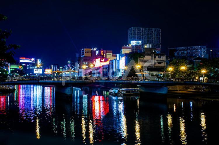 歓楽街の夜景 歓楽街,福岡,中洲の写真素材